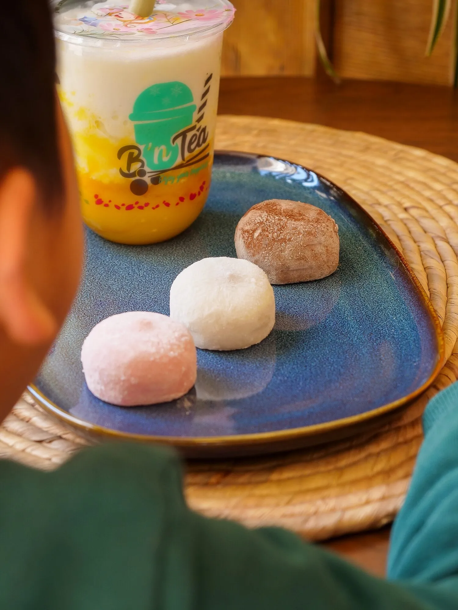 Assortiment de mochis servis sur assiette